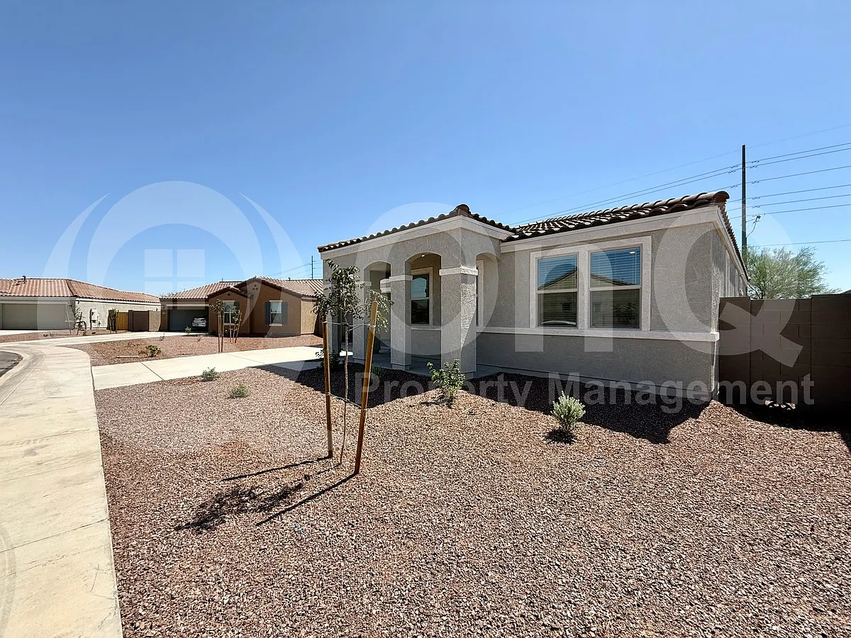 3 bed, 2.0 bath, 1771 sqft, $1,774 — Photo 2