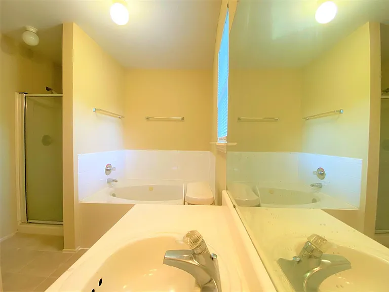 8026 Golf Green Cir — Photo 16