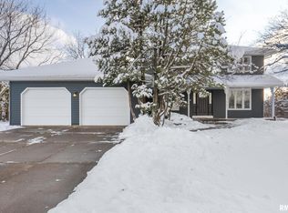 4705 Forest Grove Ct, Davenport, IA 52807