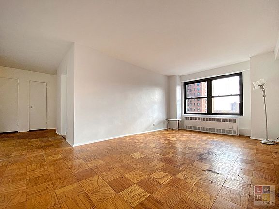 3rd image of 415 Grand St APT E604