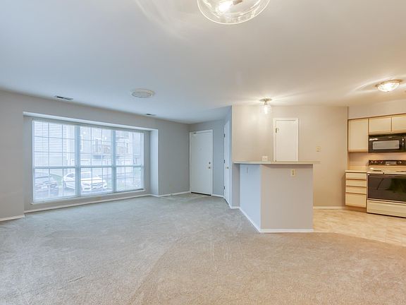 4th image of 1344 Highland Oaks Dr Unit B