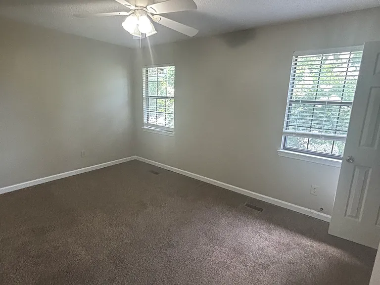 2140 Cheshire Dr — Photo 7