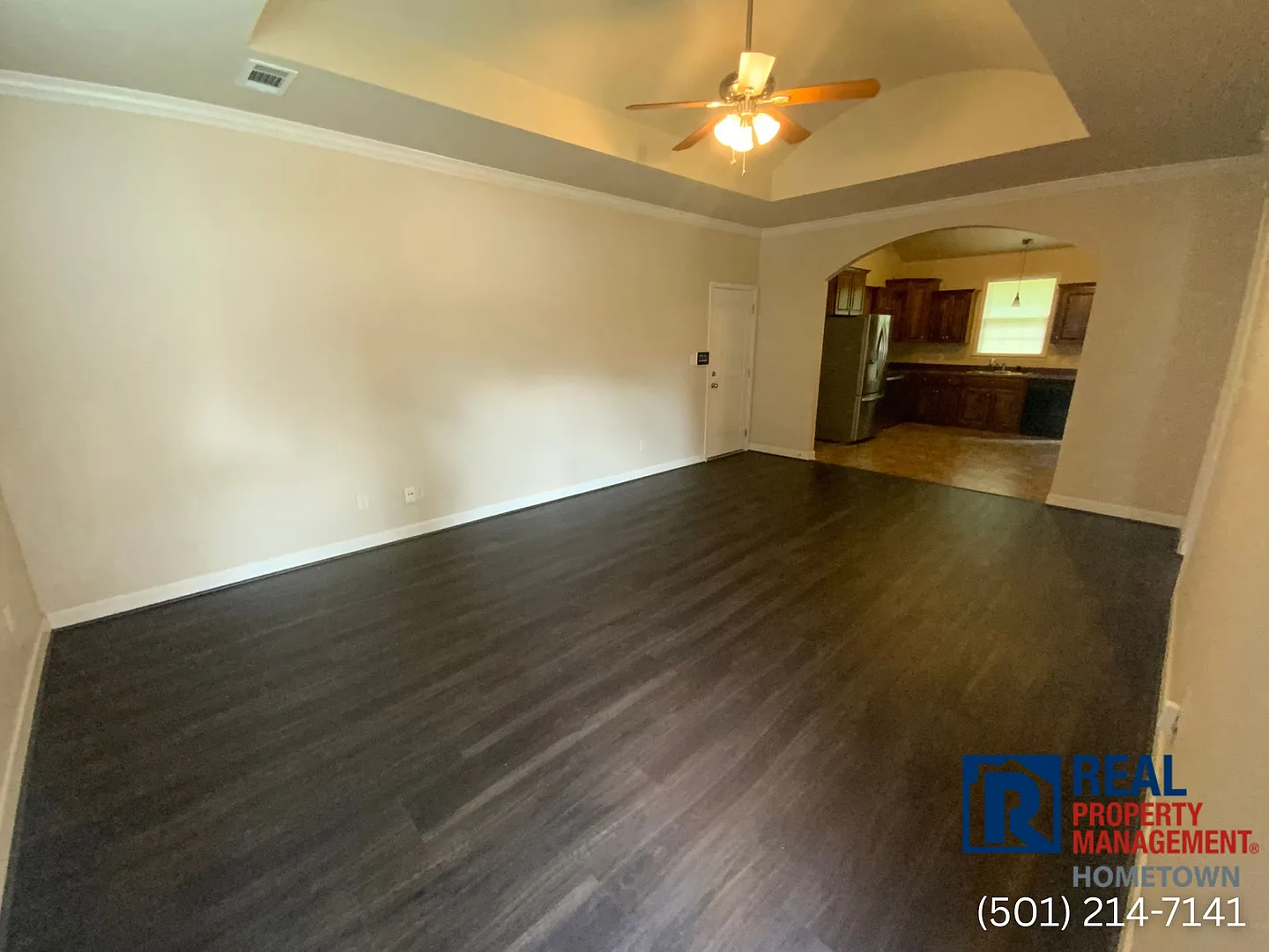 Beautiful 3 Bed, 2 Bath Home with Fireplace & 2-Car Garage in Little Rock — Photo 2