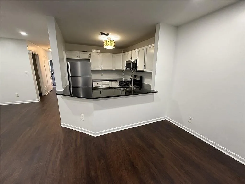 3 bed, 2.5 bath, 1504 sqft, $2,000 — Photo 4
