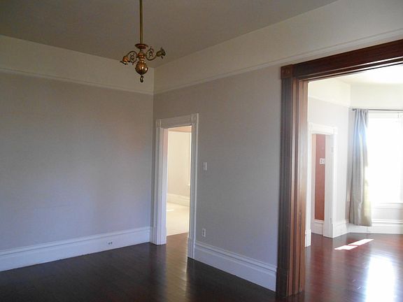 4th image of 327 Hodgson St