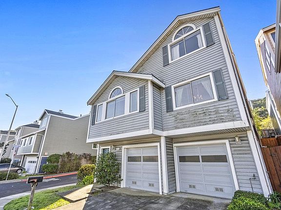 3rd image of 23 Jacqueline Ct