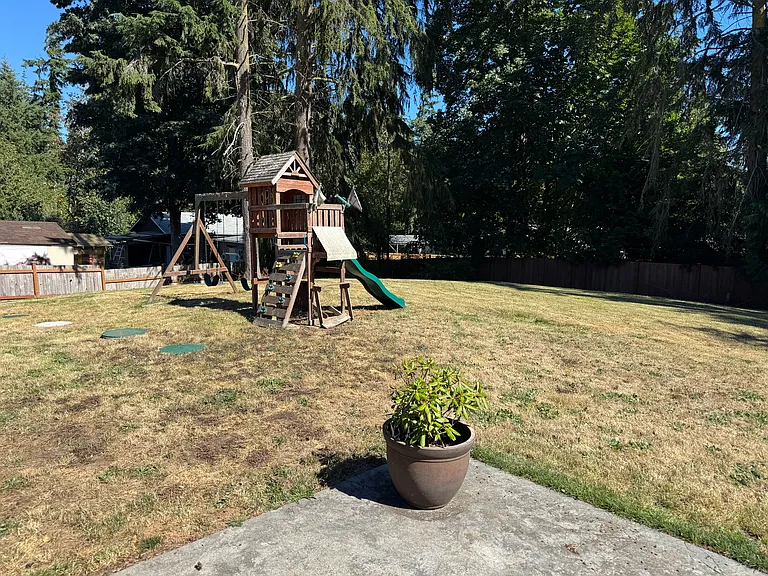 1551 Graham Dr — Photo 18