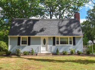 104 Barclay St, Longmeadow, MA 01106