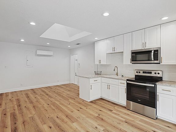 4th image of 26 Horseshoe Dr