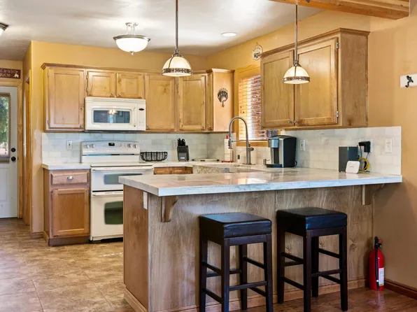 1050 E Redwood Rd, Alton, UT 84710