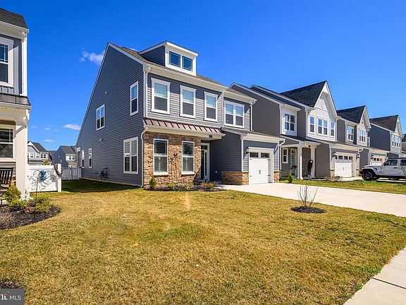 2nd image of 34228 Graham Cir