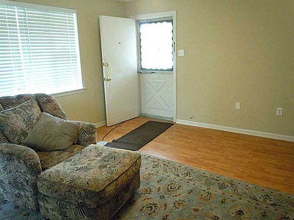 5th image of 220 Magnolia Ave