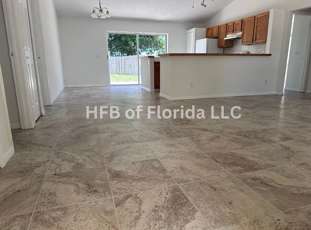3 bed, 1890 sqft, $2,150 — Photo 3