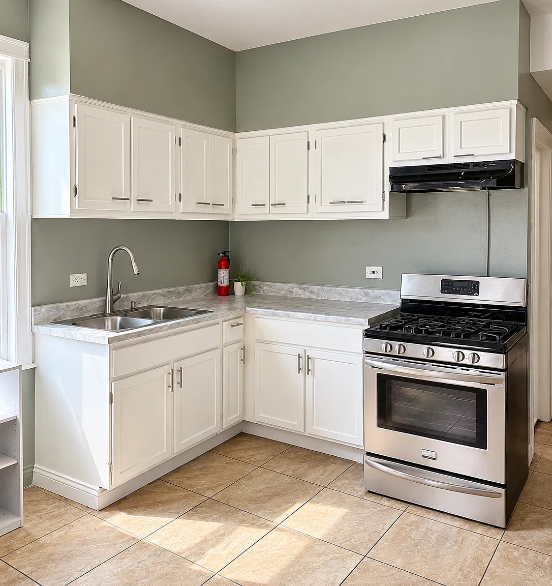 3 bed, 1200 sqft, $1,600 — Photo 2