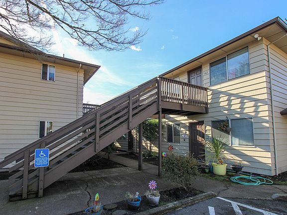 2nd image of 132-168 Sunset Ave N #154
