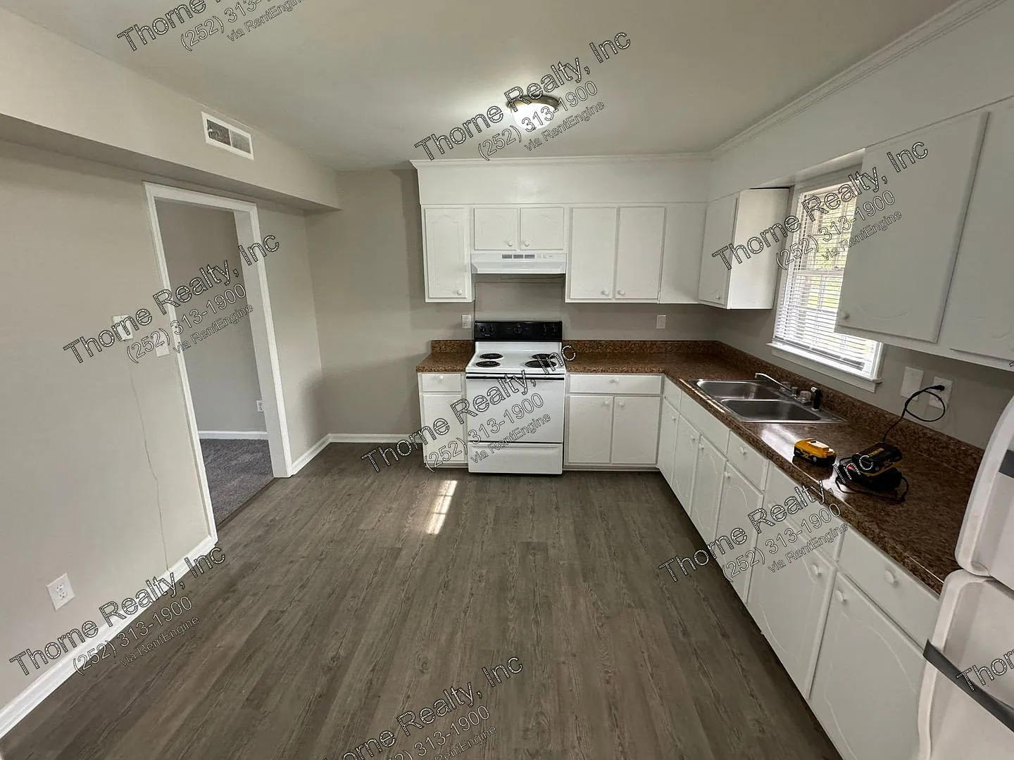 3 bed, 1.0 bath, 1010 sqft, $1,125 — Photo 2