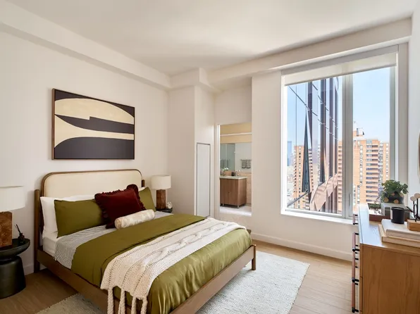 550 10th Avenue image 5 of 18