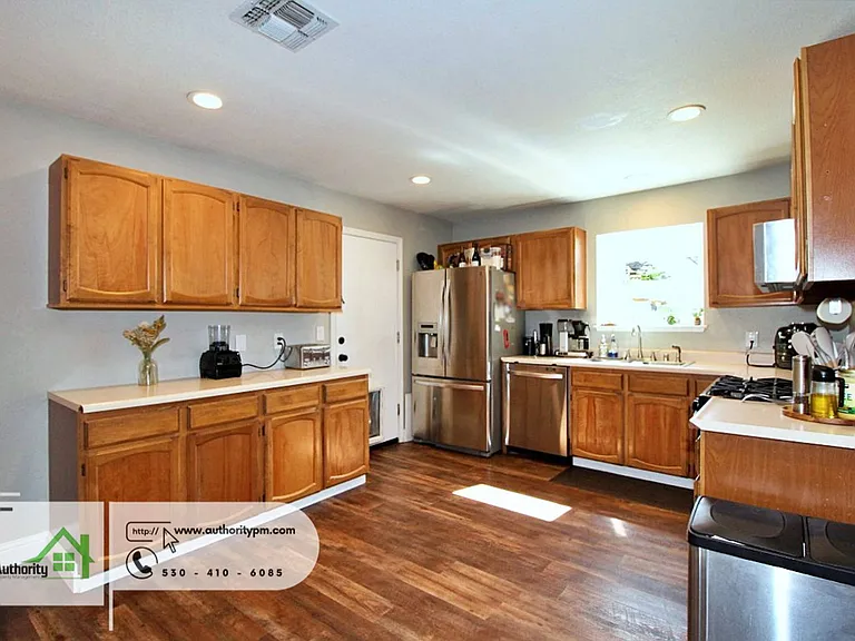 1437 Mariposa Ct — Photo 10