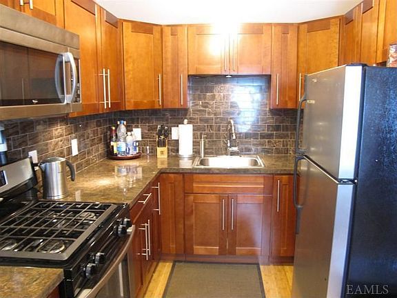 3rd image of 118 Webster Ave