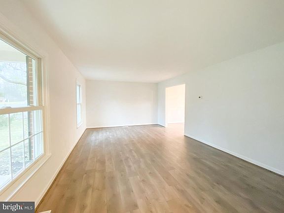 3rd image of 267 Sugar Pine Dr