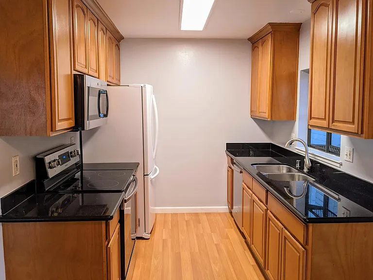 905 W Middlefield Rd #927 — Photo 3