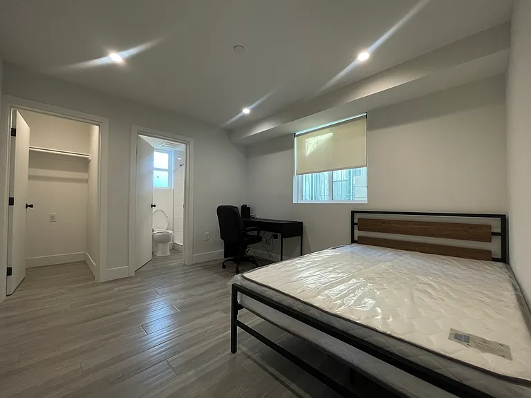 1270 Rolland Curtis Pl — Photo 17