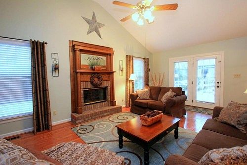 3rd image of 5901 Clearbrook Dr