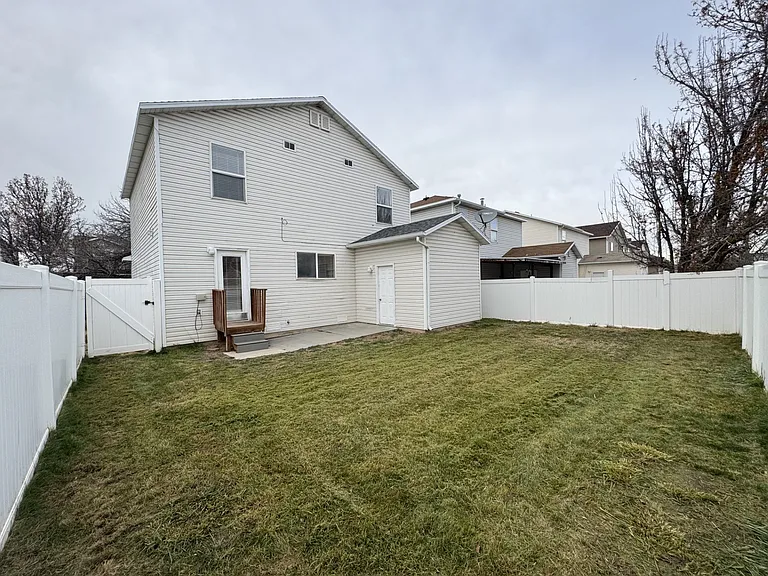 1914 N 2225 W — Photo 15