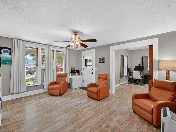 5th image of 415 N 1st Ave