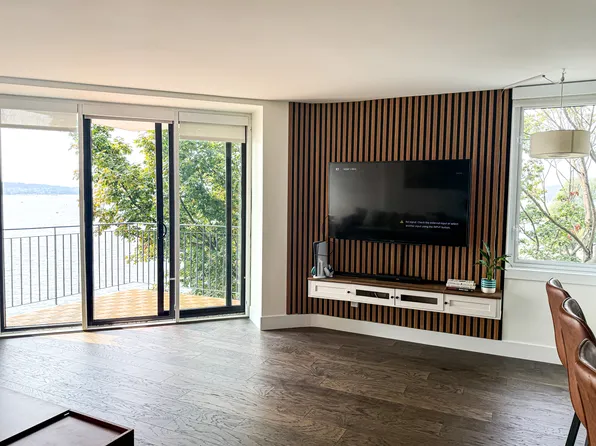1575 Beach Ave #702, Vancouver, BC V6G 1Y5
