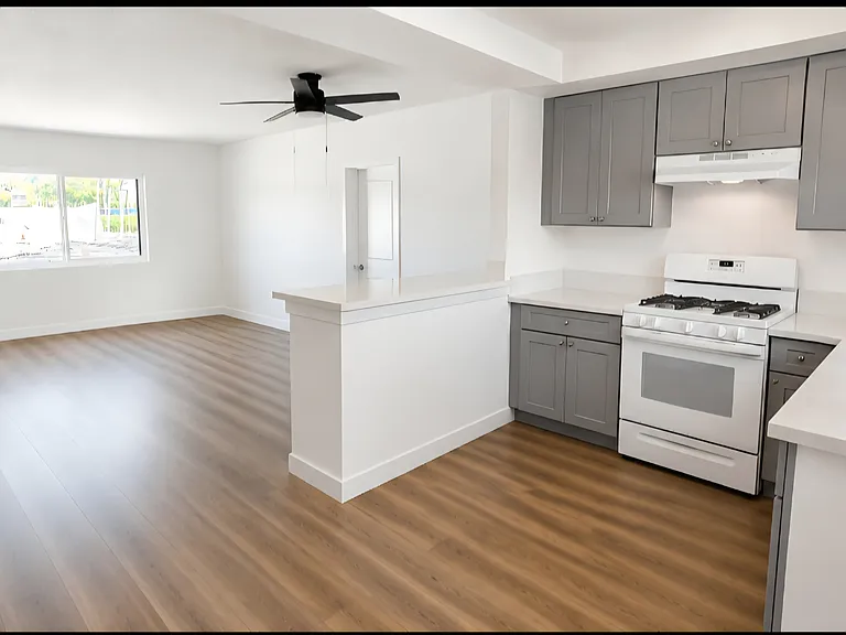 143 W Guinida Ln #9 — Photo 2