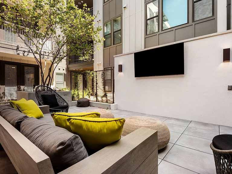 Troubadour Apartments — Photo 29