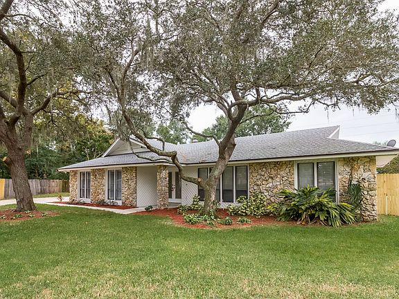 3rd image of 218 W Cottesmore Cir
