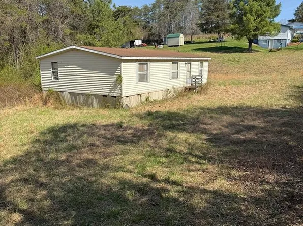 215 Rob Lee Dr, Martinsville, VA 24112