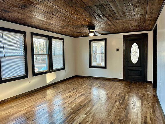 2nd image of 1135 W Cherry Ave