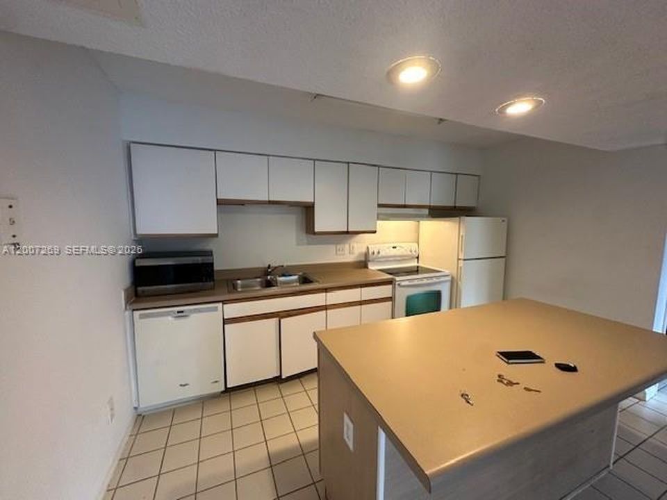 3985 W McNab Rd APT A111, photo 2