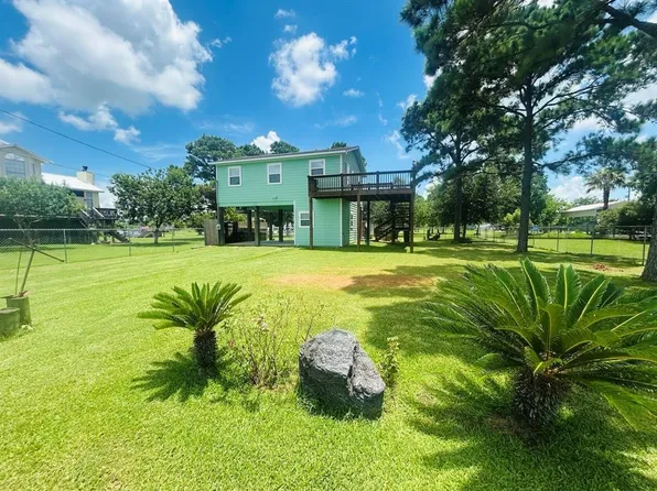 1025 14th St, San Leon, TX 77539