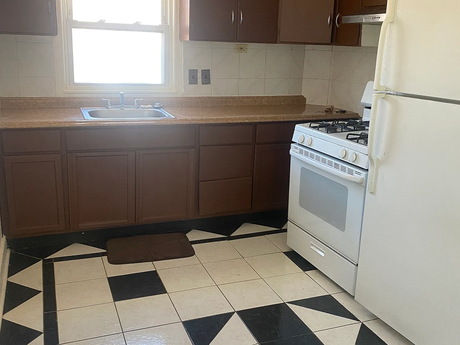 3 bed, 1500 sqft, $1,700 — Photo 2