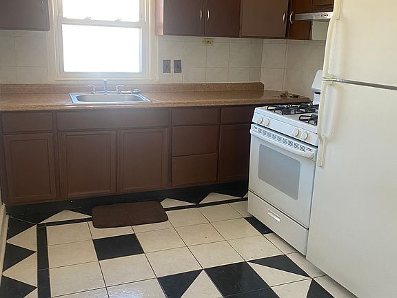 2nd image of 4527 Mead St #2