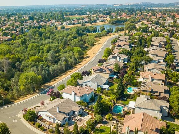 3rd image of 300 Marsh Hawk Dr