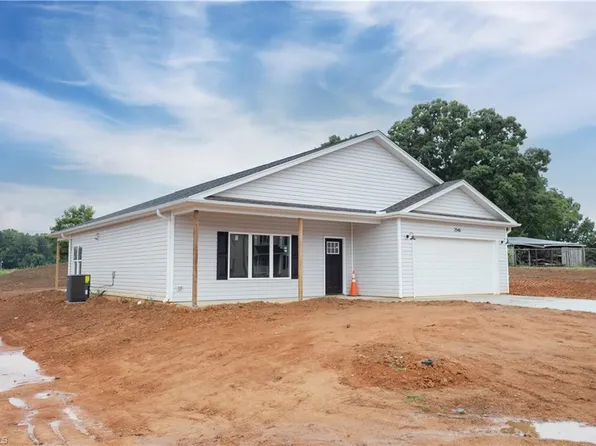 2546 Bluebird Ln, Winston Salem, NC 27105