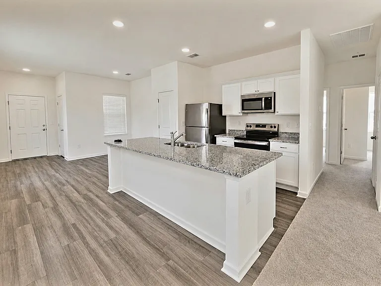 423 Castillo Dr — Photo 4