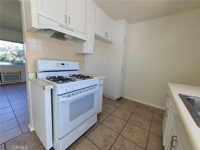 1304 E Central Ave — Photo 12