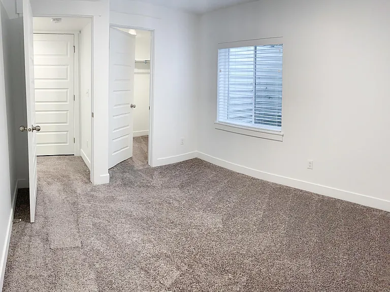 103 N 300 E — Photo 9