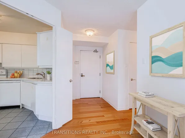 25 Maitland St #610, Toronto, ON M4Y 2W1