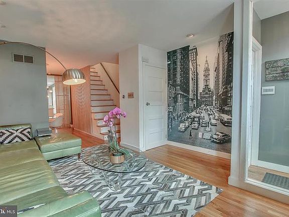5th image of 1515 Montrose St