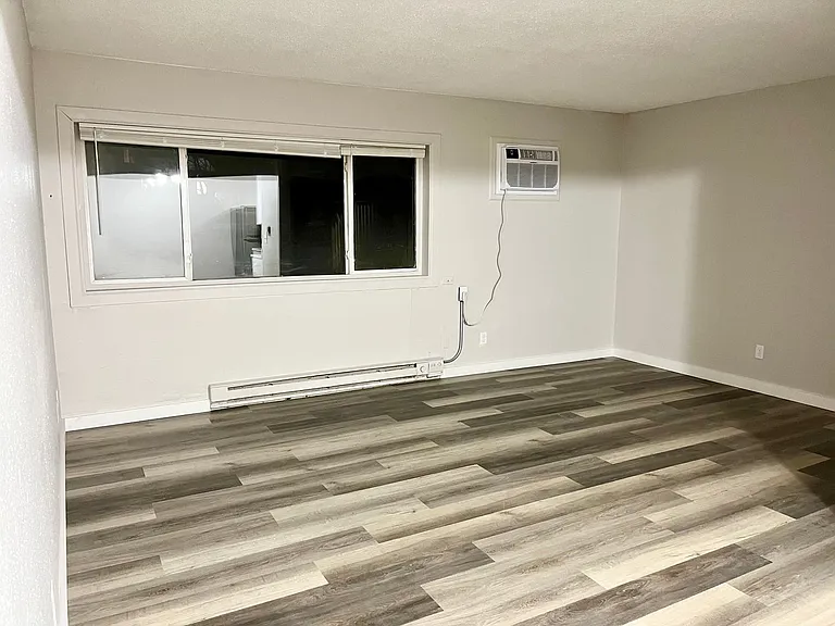 Cedar Crest Apartments — Photo 15