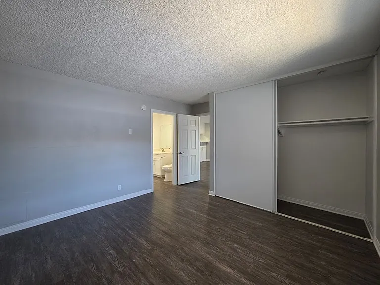 Villa Del Sol Apartments — Photo 171