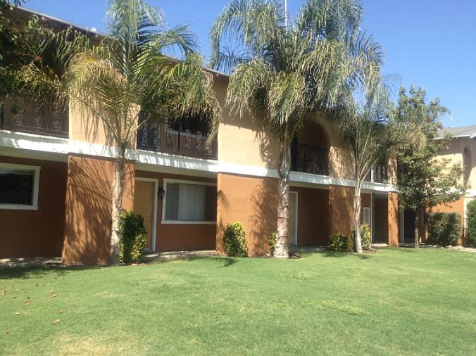 2nd image of 250 E Hazelwood Dr APT 1