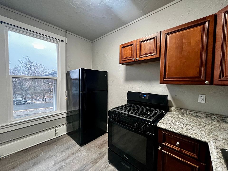 1st image of 401 NW Bailey Ave #102
